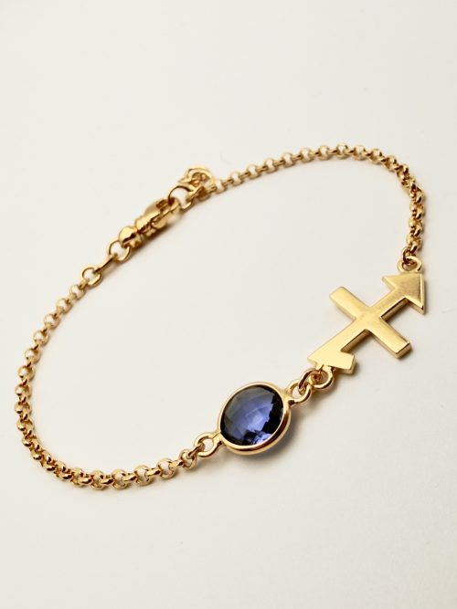Bracciale argento 925 placcato oro con segno zodiacale del sagittario e quarzo naturale iolite blu, lavorato a mano da WB Oro Gioielli Laboratorio Orafo a Mirano in provincia di Venezia